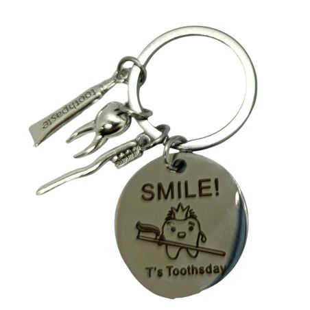 Llavero de metal cepillo y pasta